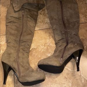 Tan/Grey, velvety High Heel Boots!